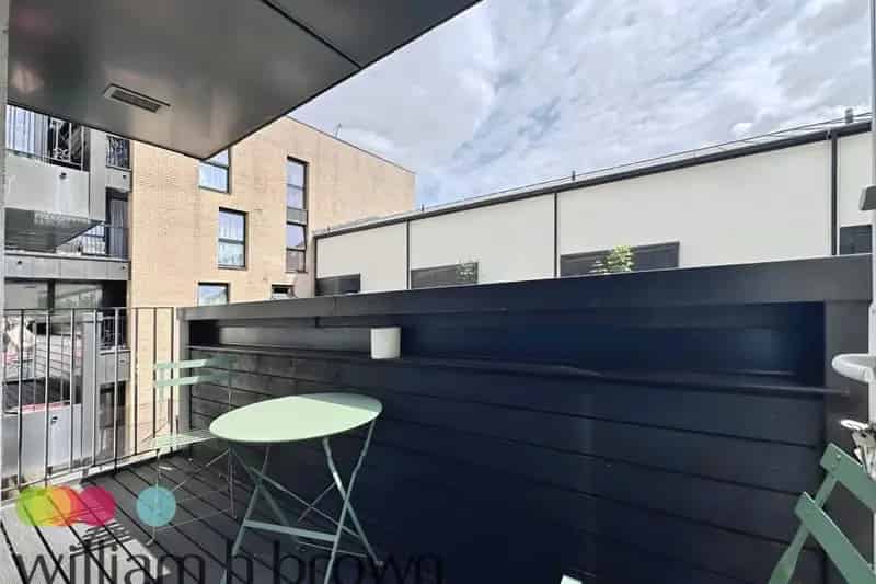One Bedroom Flat to Let Near Parks and Transport
