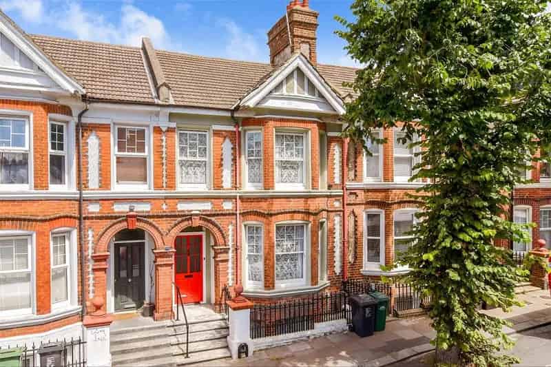 4 Bedroom Semi-Detached House For Sale in Brighton