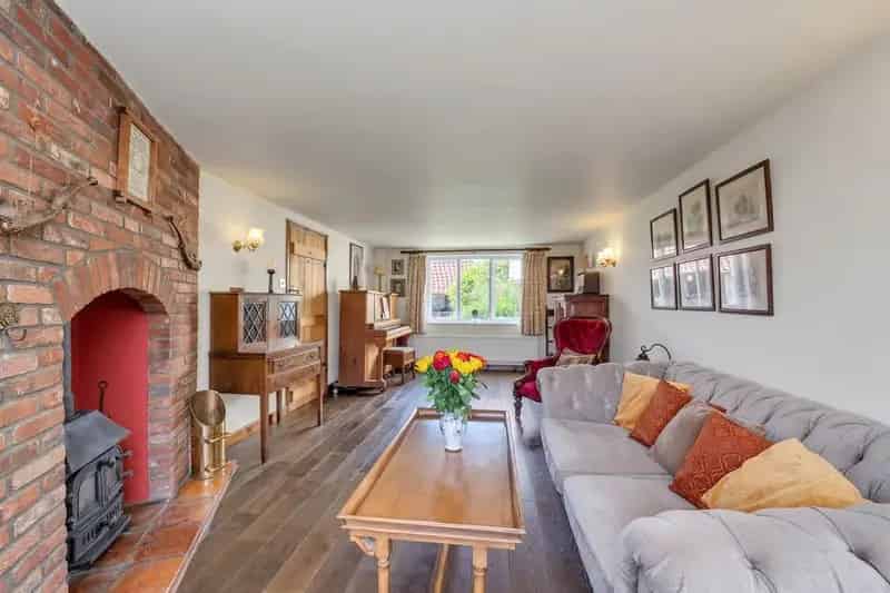 6 Bedroom Semi-Detached House Pulham Market