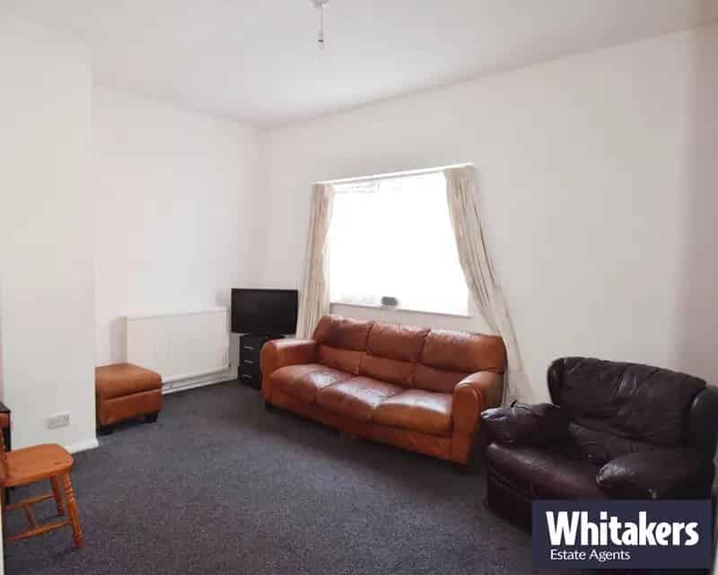2 Bedroom Maisonette to Rent Newland Avenue