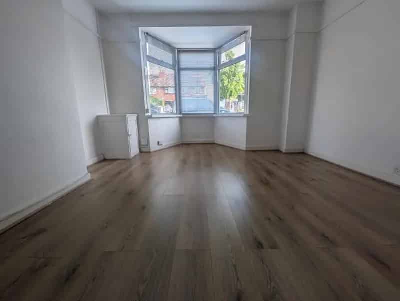 3 Bedroom Terraced House Near Kings Heath High Street