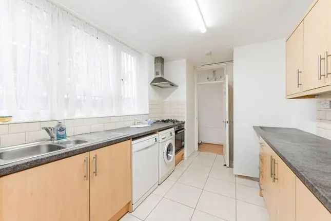 Bungalow to rent in Temperley Road, Balham, London SW12