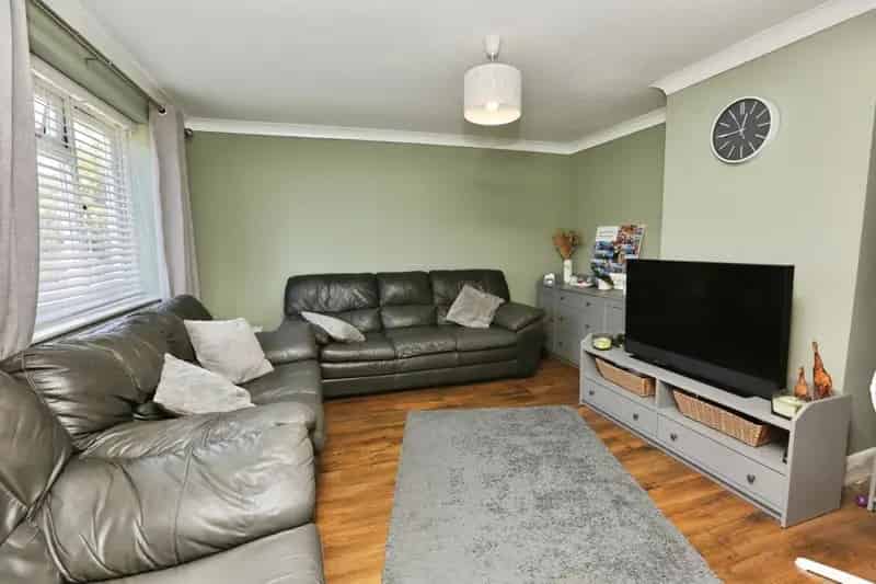 3 Bed Semi-Detached House Bishopstoke