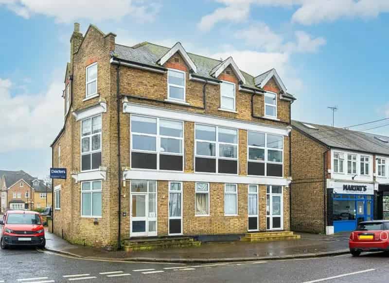 Flat For Sale , Station Road, London, England
