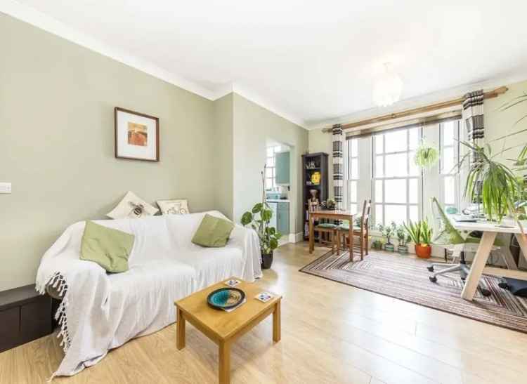 Flat For Sale in London, England