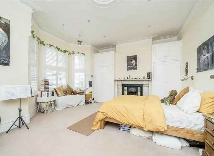 5-Bedroom 3-Bathroom Home in Abbeville Village