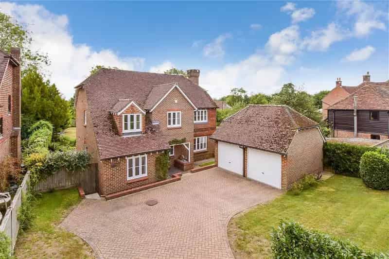 5 bedroom detached house for sale