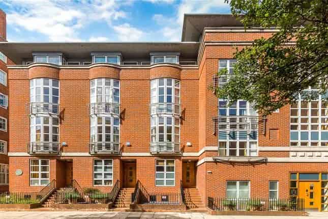 Family Townhouse near Houses of Parliament Westminster SW1P