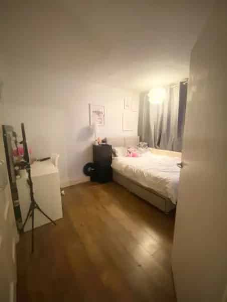 2 Bed Flat  Finsbury Park  Close to Amenities and Transport
