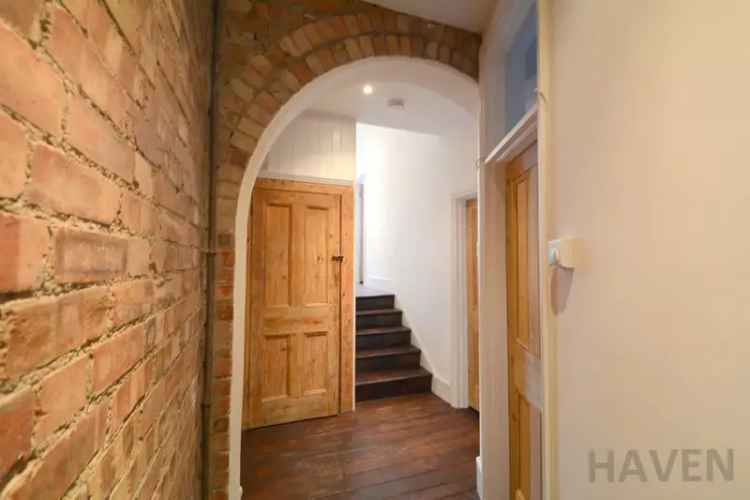 2 Bedroom Maisonette House to Rent in Old East Finchley