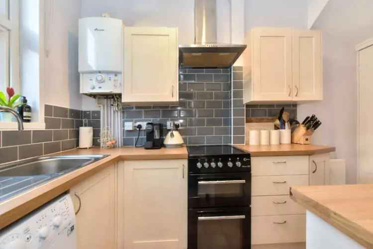 House For Sale in Leeds, England