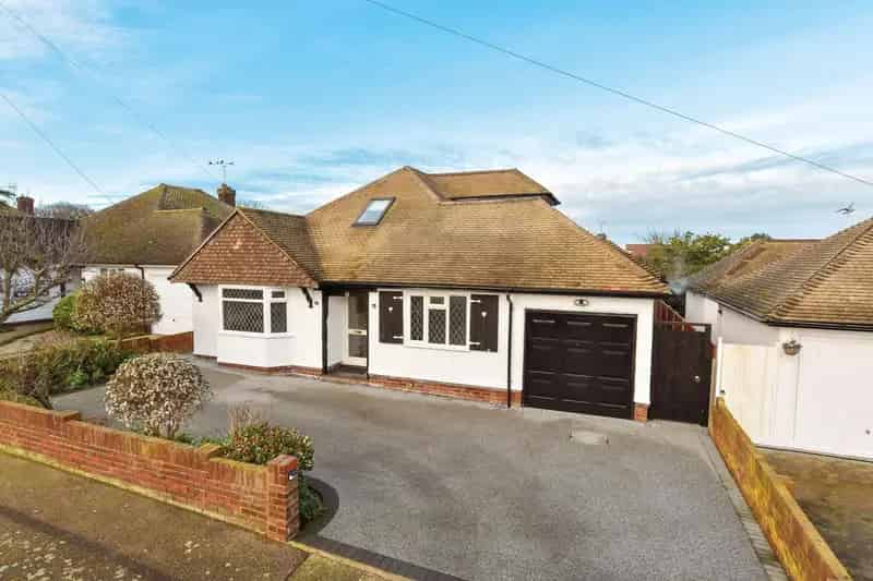5 Bedroom Detached House for Sale Near Botany Bay Beach