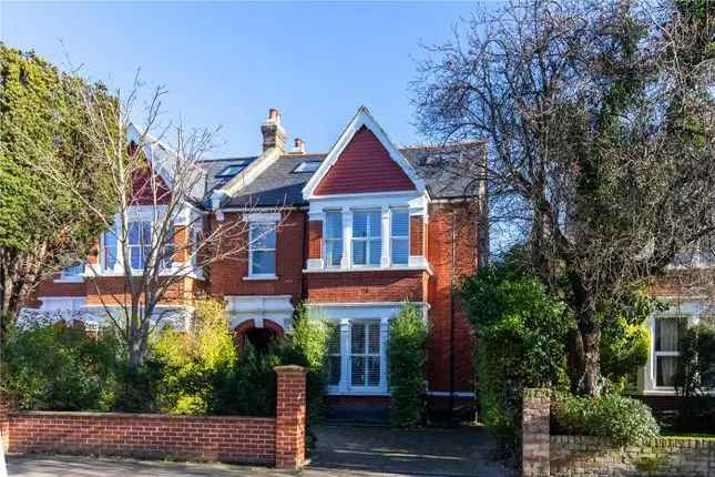 5 Bedroom Semi-Detached House for Sale in London W3