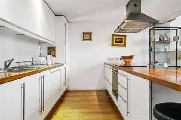 Spacious Duplex Apartment in Union Wharf with Balcony and Parking