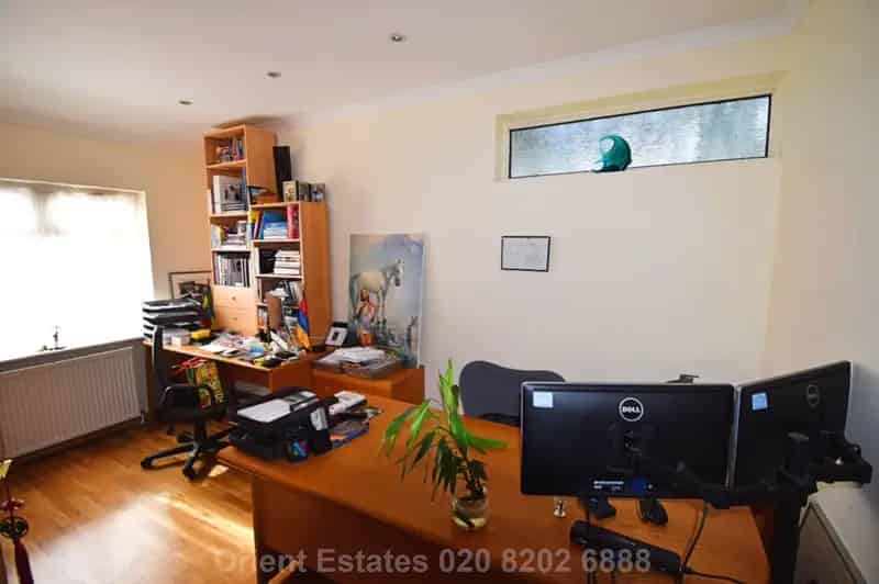 7 Bedroom Detached House to Rent Near Hendon Central