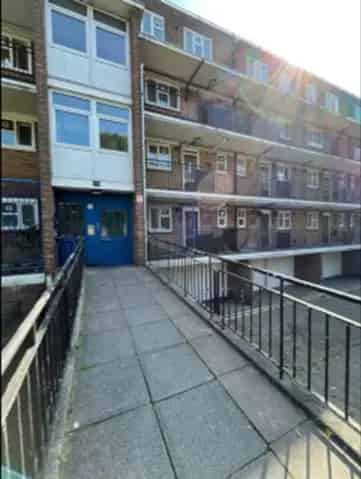 Ground Floor Flat in Peaceful Estate N16 6EX