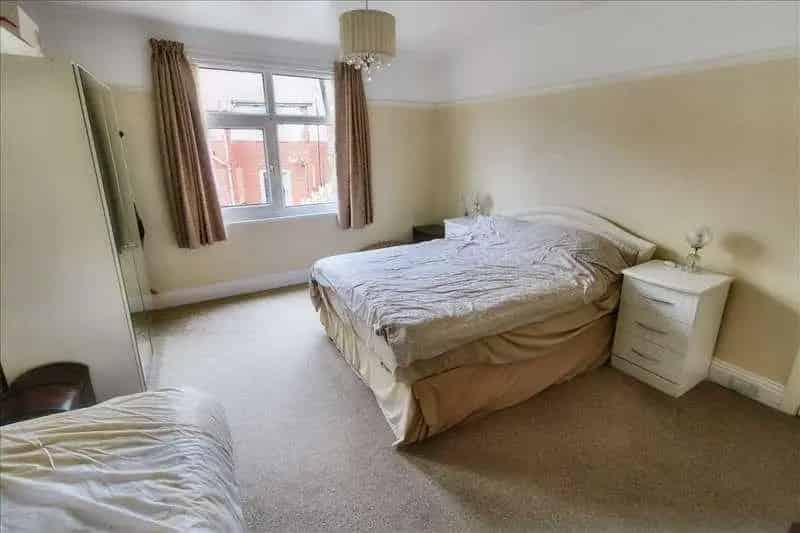 2 Bed Flat for Sale in Scarborough