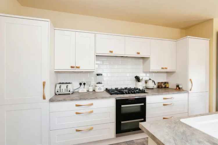 3/4 Bedroom Semi-Detached House Near Beach