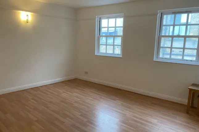 Flat for Sale in Cleveland Grove London E1