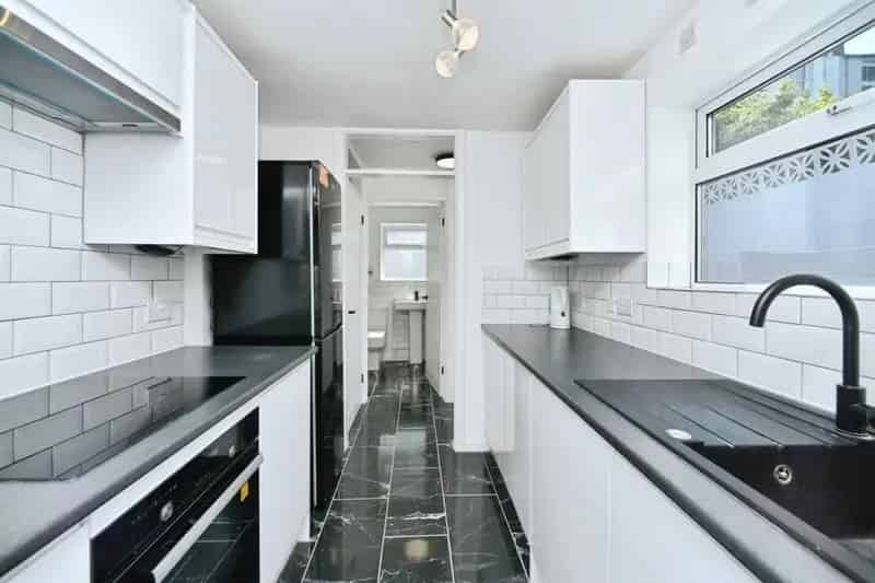 One Bedroom Flat in Hanover Brighton Modern Fitted Kitchen Private Patio