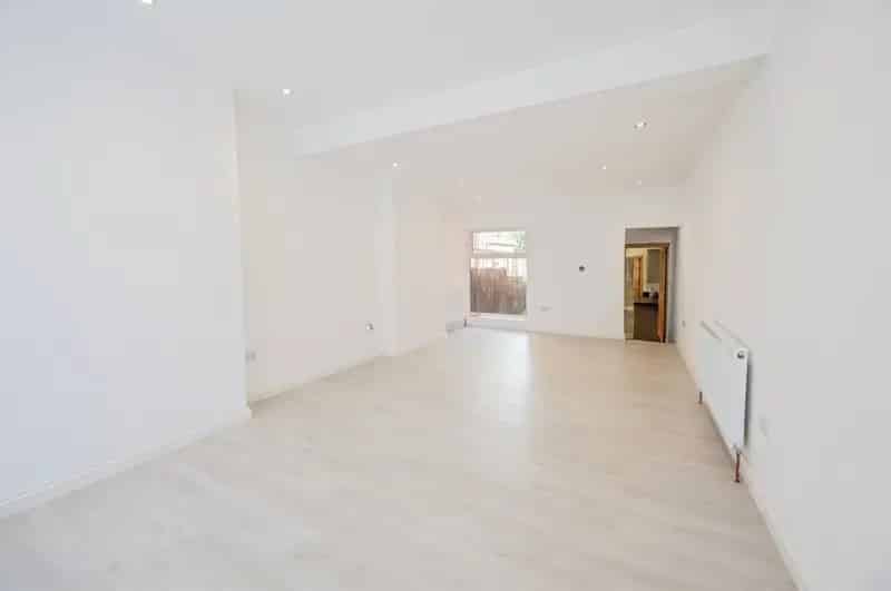 3 4 Bedroom House Refurbished Throughout Sparkhill