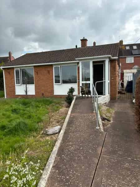 2 Bed Detached Bungalow Near Amenities