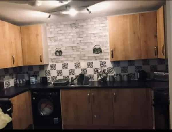 Large 2-Toilet Ground Floor Flat Near Shops and Schools