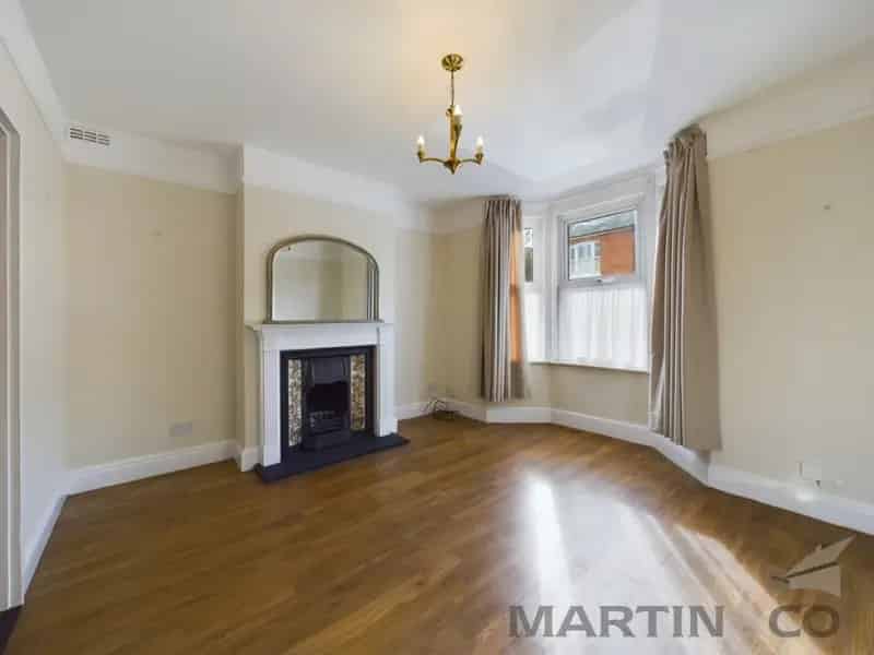 3 Bedroom Victorian House For Sale Near Schools