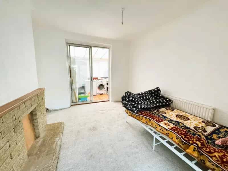 3 Bedroom Semi Detached House To Let