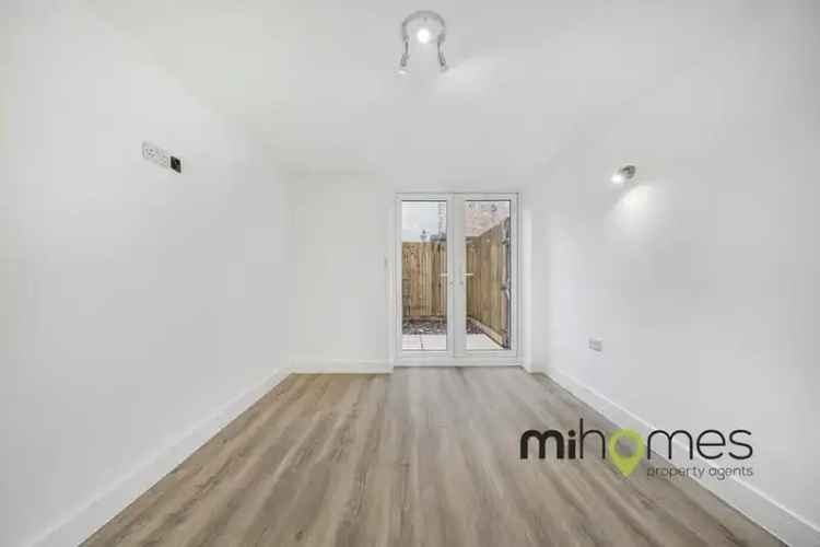 1 Bedroom Ground Floor Flat for Sale Wood Street EN5