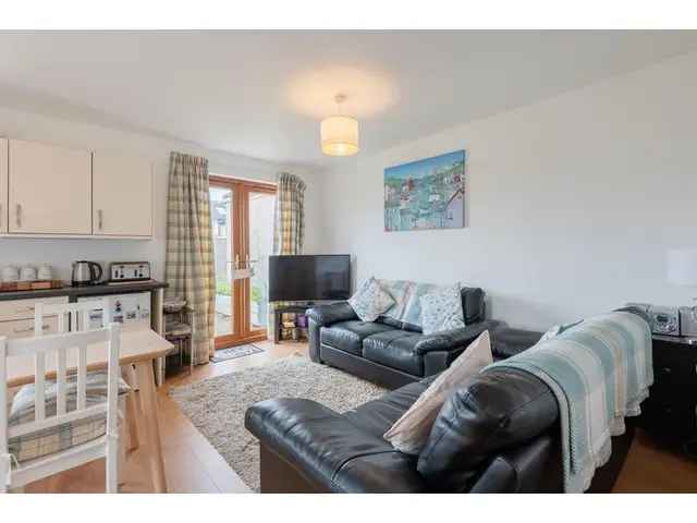 2 bedroom detached house for sale