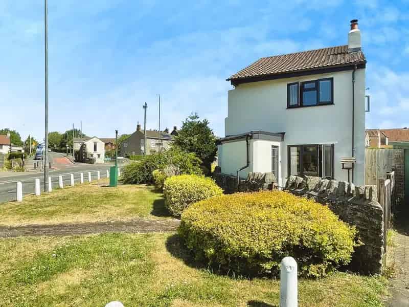 3 Bedroom Detached Cottage for Sale in Oldland Common