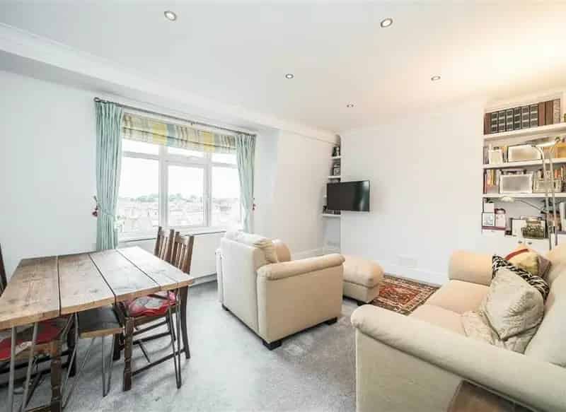 Top Floor Victorian Apartment  Refurbished High Standard