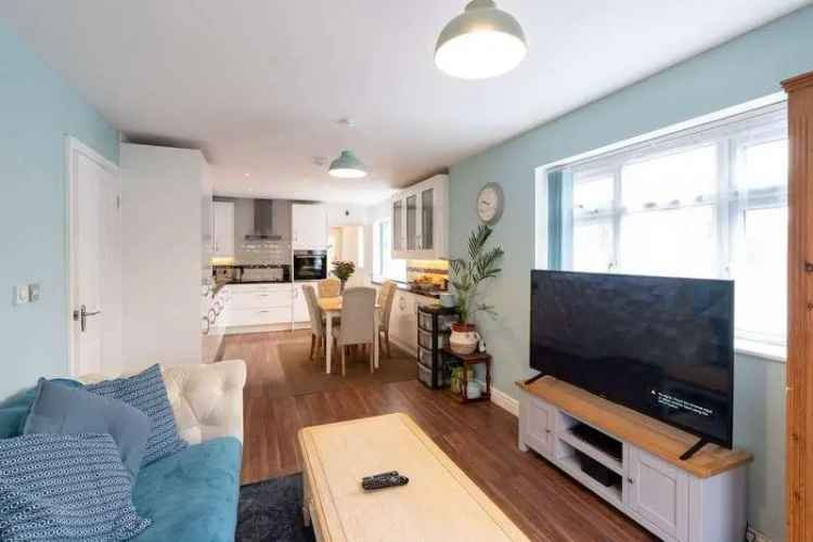 2 Bicester Apartments for Sale - 4 Beds, Ample Parking, Private Outdoor Space