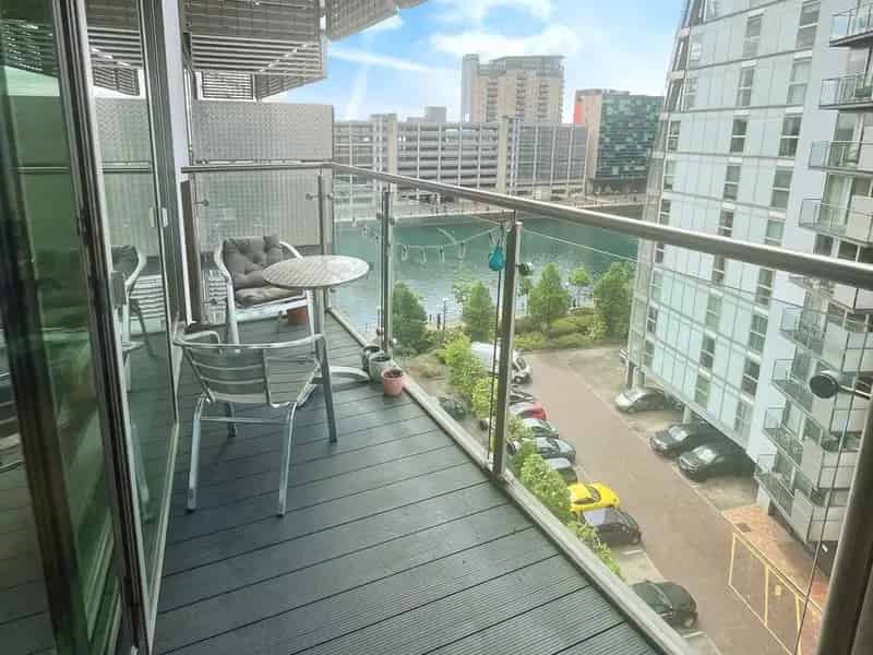 2 Bedroom Flat for Sale Salford Quays Waterfront