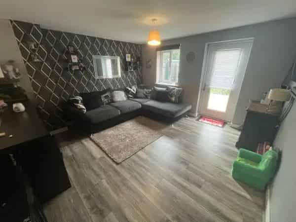 Spacious House in Quiet Estate with Parks and Garden