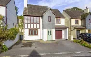 3 Bed House in Totnes with Stunning Views and Gardens