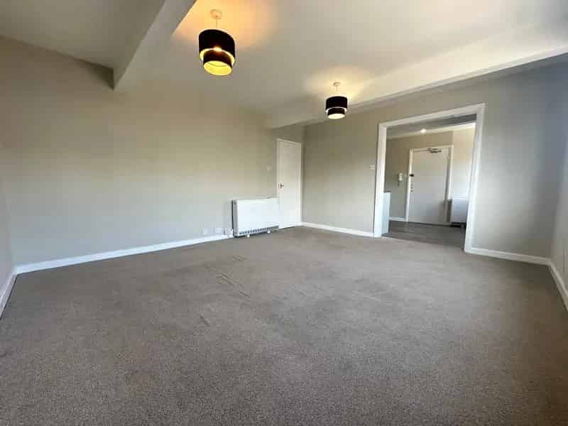 2-Bedroom Apartment Near Amenities and Transport