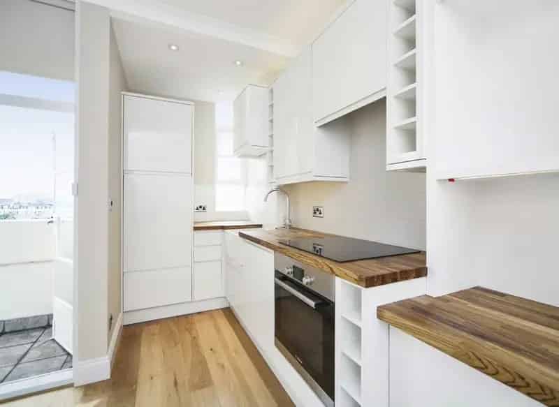 Spacious 1-Bed Apartment in Portered Mansion Building