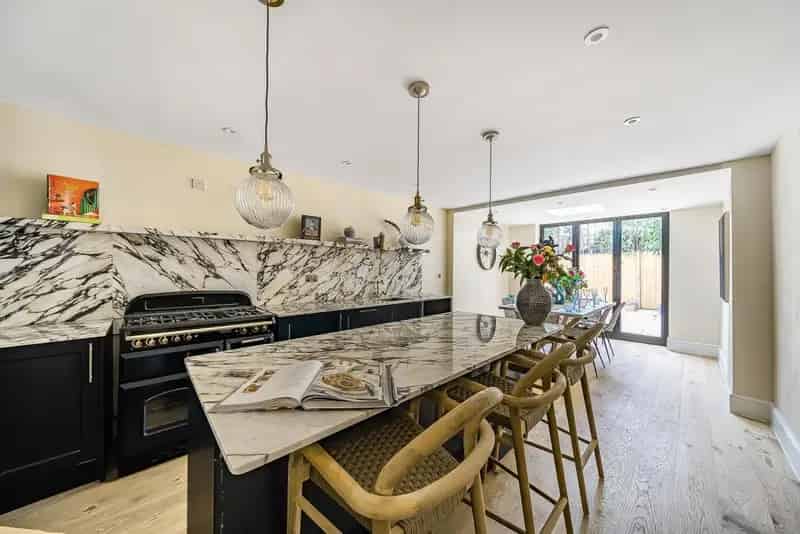 5 Bedroom 3 Bathroom Victorian Terraced House  Chain Free