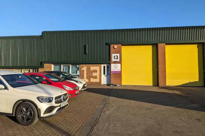 Modern Warehouse Unit to Let Near M25 Junction 1A
