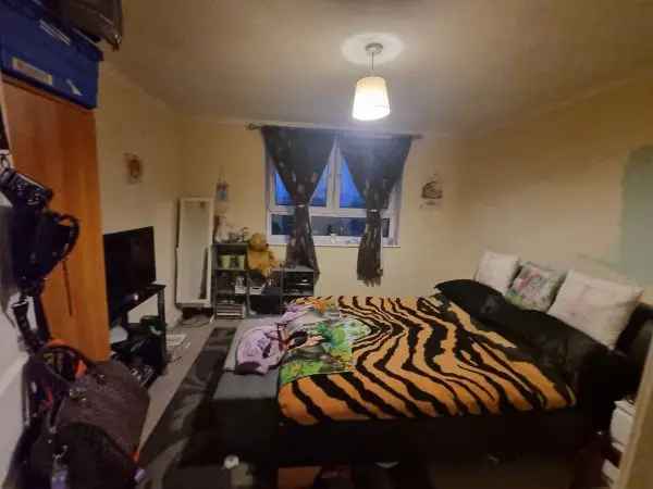 Flat For Rent in Bradford, England