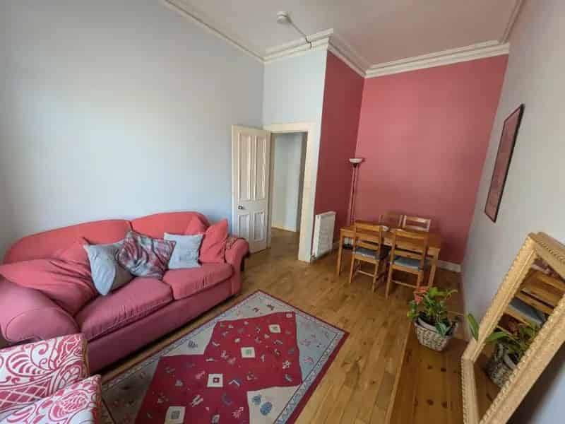 2 Bedroom Flat to Rent in Edinburgh and Lothians