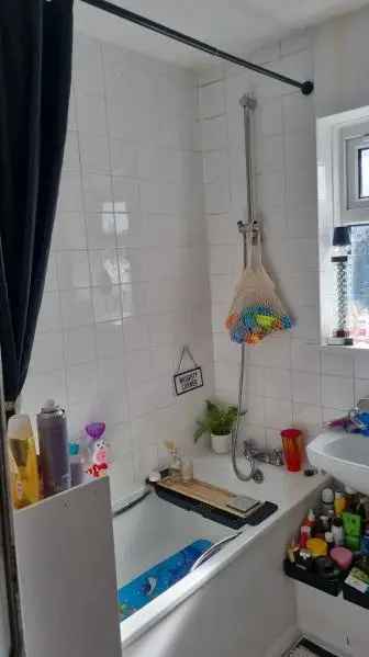 Flat For Rent in Surrey Heath, England