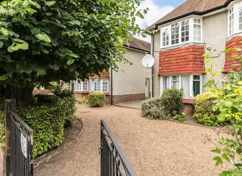 Two Double Bedroom Maisonette near Honor Oak Park