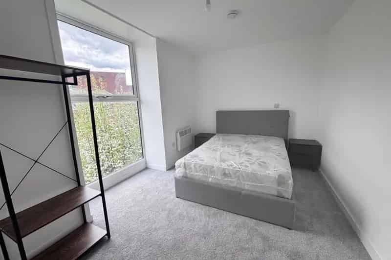 Hull City Centre 2 Bed Furnished Apartment with Parking