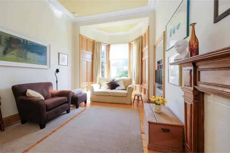 2 Bed Flat - Maindoor with 1 Reception Room