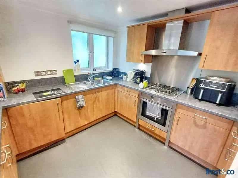 2 Bed Flat for Sale in Lower Parkstone Poole