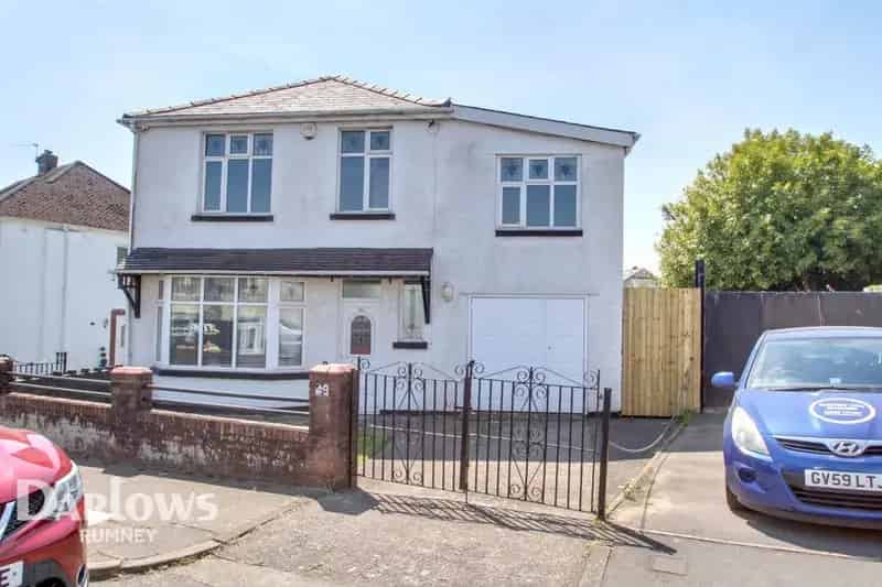4 bedroom detached house for sale