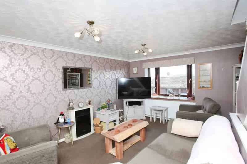 2 Bedroom Terraced House with Garage and Garden